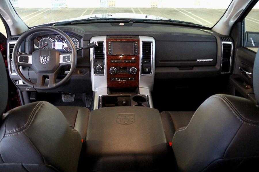  Dodge Ram 3500 Laramie Mega Cab 2010 года  (фото 21 из 37)